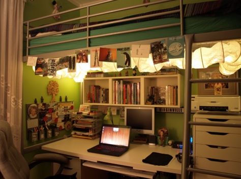 dorm decor with lantern lights College Dorm Room Ideas, Room Ideas Cozy, Manchester University, Cozy Area, Cozy Loft, Off Campus, Student Housing, College Dorm Room, Dorm Room