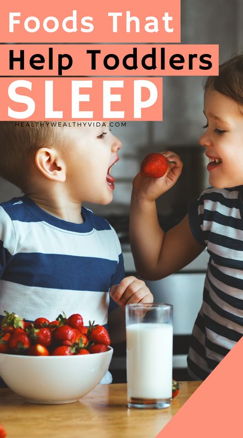 Foods that help toddlers sleep at night. #toddler #toddlers #bedtime #bedtimeroutine #toddlersleep #sleep #nighttimeroutine #parenting #parentingtip #parentingtips Bedtime Snacks For Toddlers, Best Snacks Before Bed, Baby Bullet Recipes, Bedtime Smoothie, Healthy Snacks Before Bed, Toddler Sleep Help, Toddler Bottles, Toddler Smoothies, Toddler Bedtime