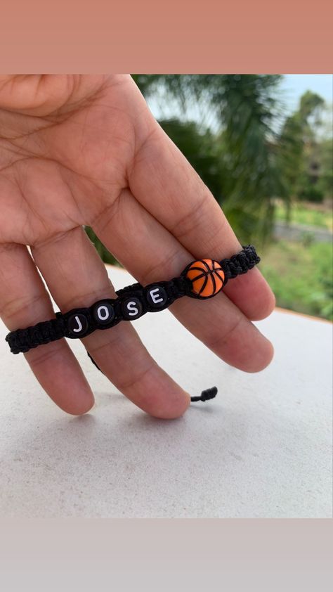 Basketball Bracelet Diy, Square Knot Bracelets, Hair Care Oils, Diy Jewelry Making Tutorials, Braided Bracelet Diy, Beading Jewelery, Bead Charms Diy, Diy Bracelets Easy, Beads Bracelet Design