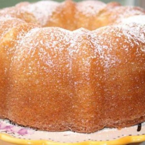 Kentucky Butter Cake Kentucky Butter Cake, Lemon Pound Cake Recipe, Torte Cupcake, Butter Cake Recipe, Lemon Pound Cake, Köstliche Desserts, Pound Cake Recipes, Butter Cake, Food Cakes