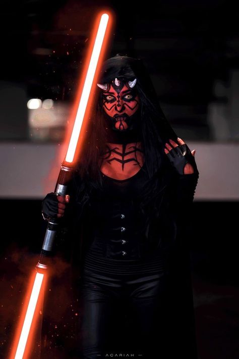 Female Sith Cosplay, Star Wars Female Sith, Darth Maul Cosplay, Star Wars Female, Darth Maul Costume, Long Braided Hair, Female Sith, Sith Cosplay, Silver Armor