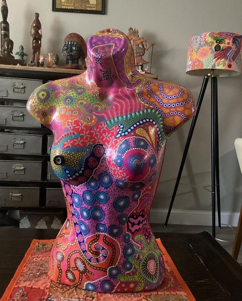 Painted Mannequin Art, Painted Mannequin Torso, Painted Maniquins, Mannequin Ideas, Painted Mannequin, Mannequin Decor, Mannequin Legs, Oddities Decor, Mannequin Torso