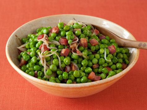 Get Peas with Shallots and Pancetta Recipe from Food Network Roast Dinner Sides, Pancetta Recipes, Rachel Ray Recipes, Prosciutto Recipes, Thankful Thanksgiving, Thanksgiving Recipes Side Dishes, Bobby Flay, Roast Dinner, Thanksgiving Ideas