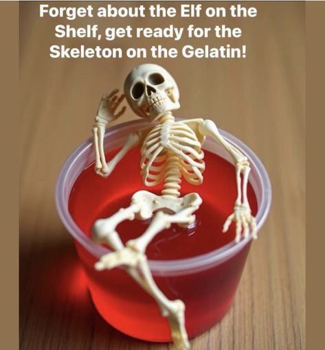 Skeleton On Gelatin, Skeleton Elf On The Shelf, Skeleton On The Shelf Ideas, Halloween Shots, Easy Halloween Food, Halloween Drinks, Halloween Photos, Halloween Cookies, Kids Lunch