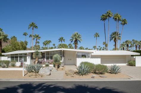 What Are Alexander Homes, and Why Are They Still So Beloved? - Dwell Palm Springs Homes, Modernism Week Palm Springs, Palm Springs Houses, Palm Springs House, Palm Springs Home, Alexander Home, Midcentury House, Palm Springs Style, Palm Spring