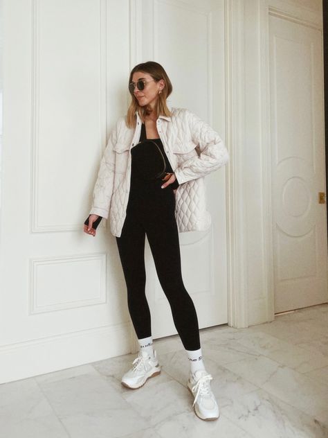 Tan Quilted Jacket Outfit, Cream Quilted Jacket Outfit, White Quilted Jacket Outfit, White Quilted Jacket, Quilted Jacket Outfit, Sneaker Outfits Women, Sneaker Outfits, Beige Jacket, Broken White