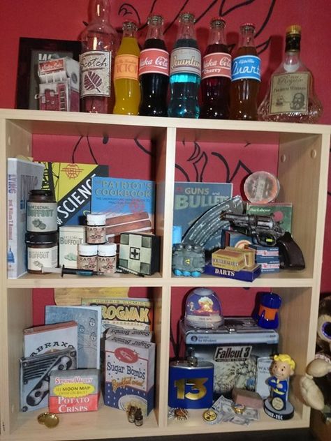 This Redditor Has a Seriously Impressive Fallout Props Collection Fallout Bedroom Ideas, Fallout 4 Props, Fallout Room Decor, Fallout Themed Room, Fallout Bedroom, Fallout Room, Fallout Decor, Fallout Diy, Geek Bedroom