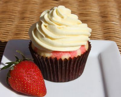 This cake was a childhood favorite (Jell-O Poke Cake) that I recreated in cupcake form. Poke Cake Cupcakes, Jello Cupcakes, Poke Cupcakes, Poke Cake Jello, Jello Cake, Poke Cakes, Tasty Kitchen, Jell O, Cake Cupcakes