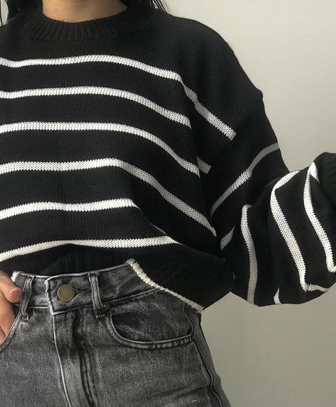 Jumper Aesthetic, Striped Top Outfit, Adidas Jumper, Mini Outfit, Pullovers Outfit, Black Attire, Jumper Outfit, Cold Outfits, Everyday Fashion Outfits