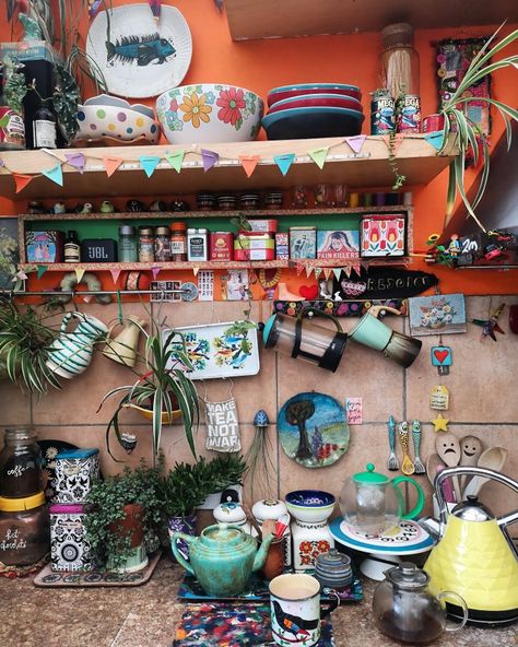 Eclectic Cluttercore, Indie Kitchen Decor, Eclectic Reading Nook, Light Maximalism, Colourful Cottage Interior, Colorful Cluttercore, Geek Home Decor, Eclectic Kitchen, Geek Decor