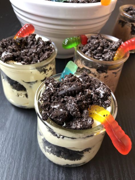 Gluten Free Dirt Pudding - Gluten Free Kitchen Adventures Gluten Free Dirt Pudding, Gluten Free Dirt Cups, Gluten Free Dirt Cake, Dirt Pudding Recipes, Gluten Free Pudding, 21 Day Fix Desserts, Dirt Dessert, Oreo Dirt Cake, Dirt Cake Recipes