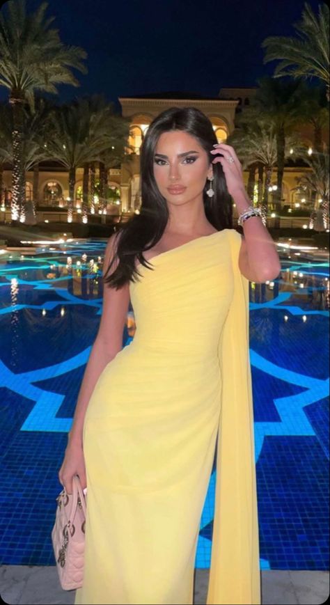 Pool Party Dresses, Casual Trendy Outfits, Tulle Long Prom Dress, Look Formal, Elegant Dresses Classy, Formal Party Dress, Glam Dresses, Dress Formal, Formal Party