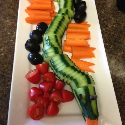 Birthday Appetizers, Wild Kratts Party, Snake Birthday, Horror Themed Party, Snake Party, Reptile Party, Baby Shower Brunch, Kids Party Food, Birthday Brunch