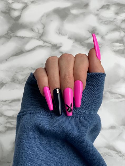 Pink And Black Gel Nails Ideas, Pink Purple Black Nails, Neon Pink Black Nails, Hot Pink And Black Nails Acrylics Long, Black And Pink Long Nails, Hot Pink Goth Nails, Black With Pink Nails, Pink Black Nails Designs, Black And Neon Pink Nails