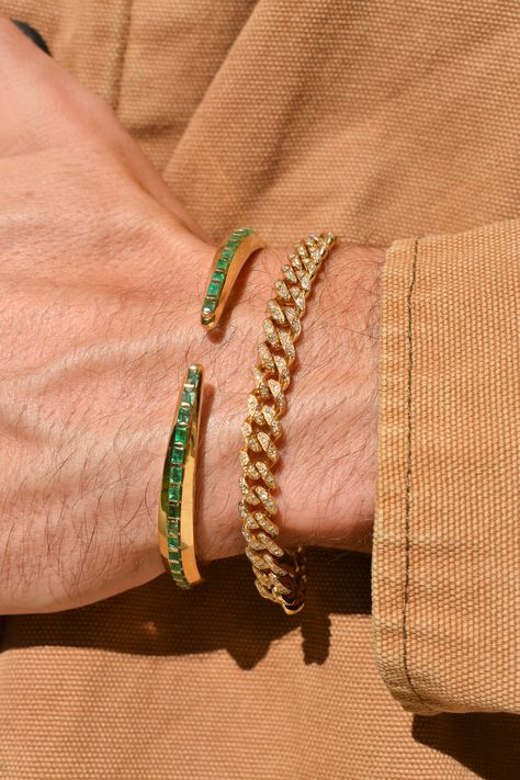 Mens Gemstone Jewelry, Men Gold Bracelet, Gold Bracelets For Men, Shay Jewelry, Man Gold Bracelet Design, Mens Designer Jewelry, Fashion Models Men, Mens Jewellery, Jewelry Photography Styling