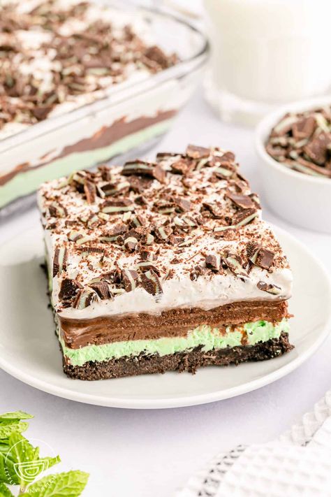 Chocolate Mint Cheesecake, Cheesecake Lush, Cream Cheese Mints Recipe, Cast Iron Keto, Dessert No Bake, Coconut Cream Pie Easy, Chocolate Lasagna Recipe, Mint Chocolate Cheesecake, Trifle Dessert Recipes