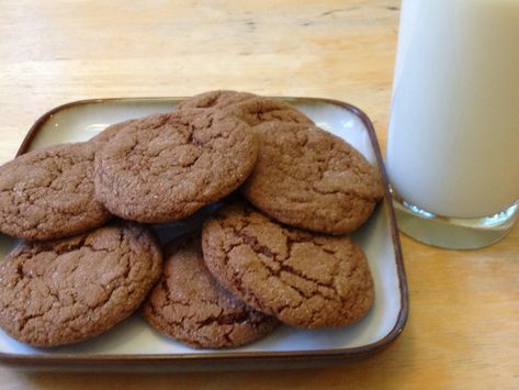 Amish Molasses Cookies, Vegan Molasses Cookies, Amish Bakery, Edible Ideas, Pennsylvania Dutch Recipes, Mennonite Recipes, Molasses Cookies Recipe, German Foods, Cookie Table