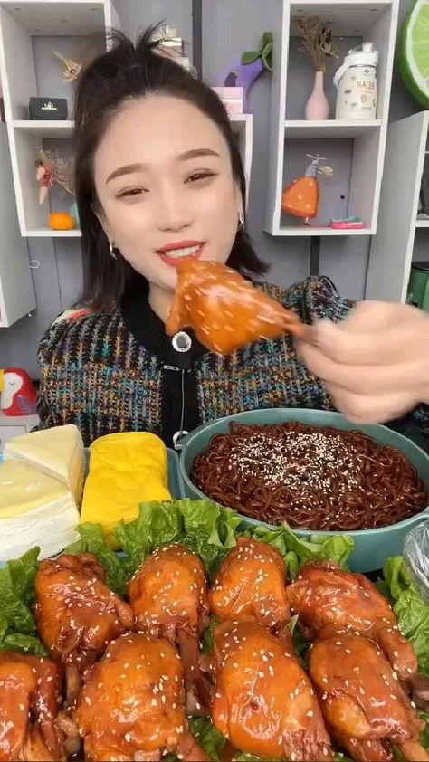 Mukbang Korean, Satisfying Eats, Sushi Sushi, Amazing Food Videos, Asmr Mukbang, Soul Food Dinner, Easy Food Art, Food Vids, Food Challenge