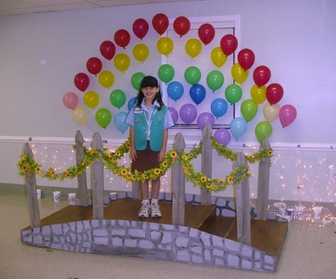 Baloons Idea, Girl Scout Bridge, Pallet Bridge, Girl Scout Bridging Ceremony, Bridging Ceremony, Bridge Ideas, Balloon Rainbow, Girl Scout Bridging, Girl Scouts Brownies