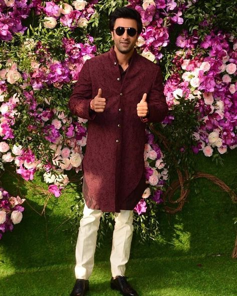 Reception Dress For Men, Lakme Fashion Week 2020, Akash Ambani, Ambani Wedding, Indian Wedding Suits Men, Wedding Reception Outfit, Wedding Kurta For Men, Groom Dress Men, Indian Groom Wear