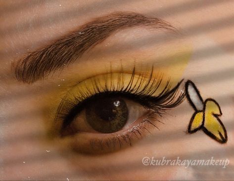 Banana Eye Makeup, Banana Makeup Look, Minion Inspired Makeup, Minion Makeup, Harry Styles Makeup, Banana Makeup, Banana In Pyjamas, Banana Costume, Yellow Makeup