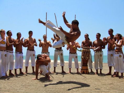 A importância da cultura africana na formação do povo brasileiro ~ História e Geografia Brazil Dance, Dance Images, Body Poses, Black Culture, Real Man, Photography Inspo, Dog Days, Pose Reference, Martial Arts