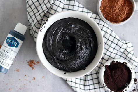 A Black Buttercream Recipe That Won't Stain Your Teeth - Sugar & Sparrow Black Buttercream Frosting, Black Cocoa Powder, Black Buttercream, Chocolate Buttercream Recipe, Black Frosting, Coloring Sugar, Black Cocoa, Food Chocolate, Black Food