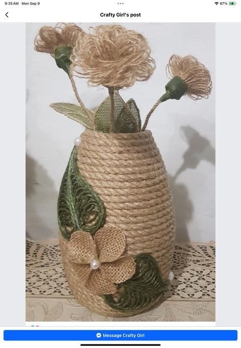 Burlap Flower Tutorial, Twine Flowers, Dekoratívne Vence, Wine Bottle Crafts Christmas, Twine Crafts, Burlap Flower Wreaths, Ideas For Classroom, Vase Deco, Home 2023