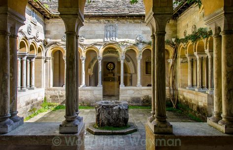 Cabin Castle, Courtyard Castle, Roman Courtyard, Medieval Courtyard, Castle Courtyard, Pasta Queen, Roman Garden, Small Castles, Roman Villa