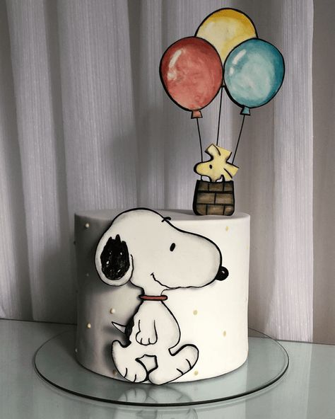 Snoopy Birthday Cake, Bolo Snoopy, Snoopy Birthday Party, Snoopy Baby Shower, Snoopy Cake, Peanuts Birthday, Snoopy Party, Snoopy Birthday, Baby Snoopy