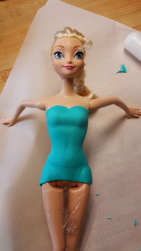 Frozen Elsa Doll Cake, Doll Cake Tutorial, Frozen Doll Cake, Elsa Doll Cake, Dolly Varden Cake, Elsa Torte, Turtle Birthday Cake, Elsa Birthday Cake, Doll Birthday Cake