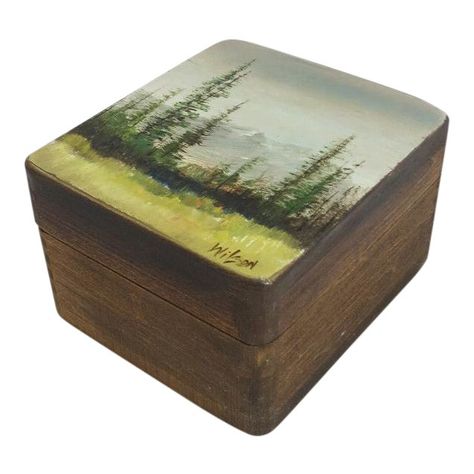 Small Painted Wooden Boxes, Painted Box Aesthetic, Painting Boxes Wooden, Painted Keepsake Boxes, Wooden Boxes Ideas Decor, Painted Wood Box Ideas, Painted Wooden Boxes Diy, Wrapping Gifts Ideas Christmas, Painted Boxes Wooden