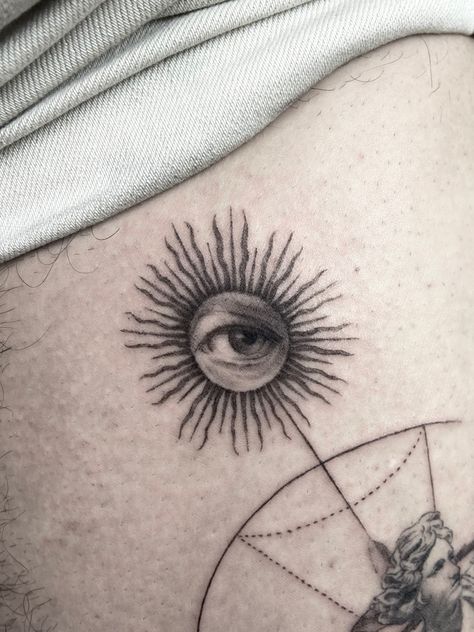 Sun Eye Tattoo, Tattoo Templates, Greek Sculpture, Tattoo Magazines, Eye Tattoo, Fine Line Tattoos, New Backgrounds, Leg Tattoos, Greek Mythology