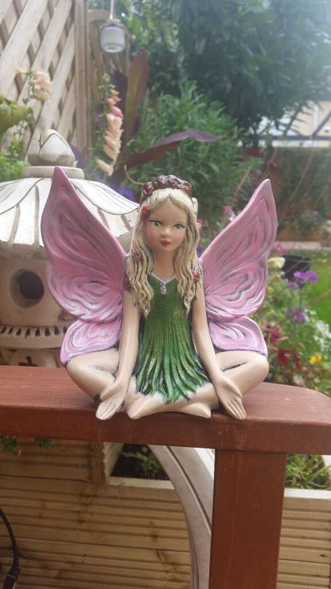 Shared with Dropbox Fairy Ceramic Ideas, Ceramic Fairies, Fairy Pottery, Clay Trinkets, Ceramic Fairy, Clay Cafe, Fairy Birthday Cake, Pixie Hollow