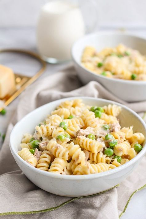 Tuna Helper, Pasta Peas, Healthy Tuna, Tuna Pasta, Weeknight Dinner Recipes Easy, Tuna Recipes, Weeknight Dinner Recipe, Healthy Pastas, Creamy Garlic