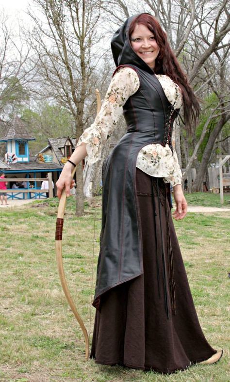 Huntress Fairy Rogue, Huntress Outfit, Dnd Medieval, Huntress Costume, Medieval Lady, Fair Outfit, Fairy Ideas, The Huntress, Fantasy Clothes