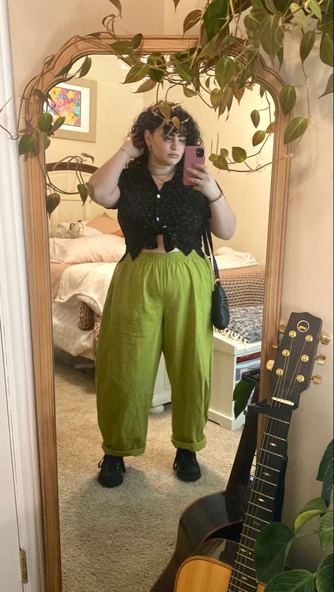 Midsize fashion Plus Size Green Outfits, Cottage Core Outfits Plus Size, Midsize Queer Fashion, Queer Fashion Plus Size, Plus Size Queer Fashion, Midsize Outfits Aesthetic, Midsize Aesthetic, Queer Outfits, Plus Size Hippie Fashion