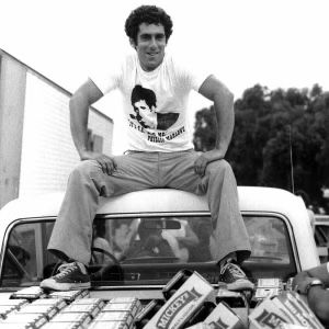 Elliot Gould 70s, Elliott Gould 70s, Long Goodbye, The Long Goodbye, Hero Inspiration, Dollar Stores, Style Icons, Cool Outfits, Entertainment