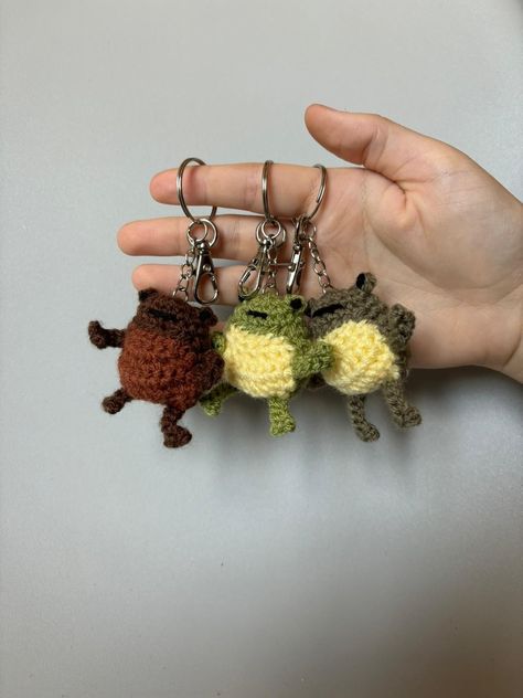 crochet frogs, perfect for animal lovers 🐸 Crochet For Boyfriend, Crochet Keyring, Frog Crochet, Quick Crochet Patterns, Crochet Frog, Fun Crochet Projects, Quick Crochet, Crochet Keychain, Diy Crochet Projects