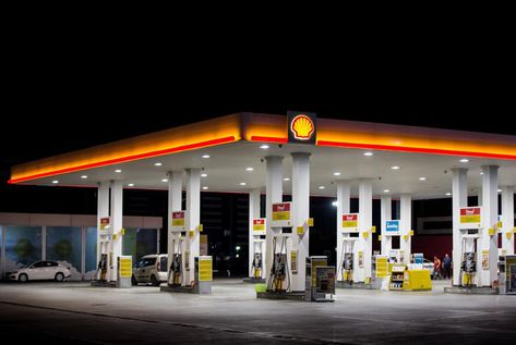 Shell Wants To Own The Gas Stations Of The Future Shell Gas Station, Royal Dutch Shell, Money Strategy, Electric Vehicle Charging, Filling Station, Petrol Station, Service Station, Gas Prices, Clean Energy