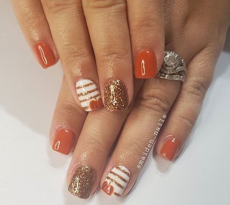 Auburn Football Nails, Thanksgiving Nails Square Short, Short Square Thanksgiving Nails, Thanksgiving Gel Nails Short, Thanksgiving Nails Dip Powder, Thanksgiving Gel Nail Ideas, Thanksgiving Nail Ideas Simple, November Dip Nails, Cute Thanksgiving Nails Simple