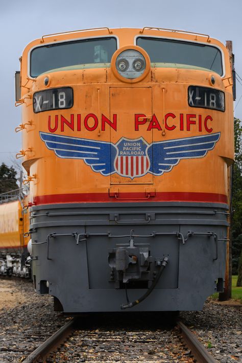 Union Pacific gas turbine X-18 is one of thirty 8,500HP locomotives built by GE. At 166 feet long and almost 850,000 pounds these are by far the largest locomotives ever built. You can see the tender which carried the bunker oil for the turbine curve off to the left in the image. Union Pacific Train, Planes Trains Automobiles, The Bunker, Railroad Pictures, Union Pacific Railroad, Buses And Trains, Gas Turbine, Railroad Photography, Lionel Trains