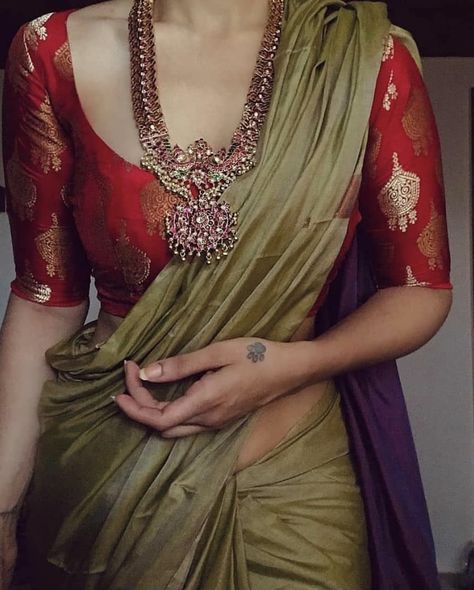 Cotton Saree Blouse Designs, Saree Wearing Styles, Simple Saree Designs, New Saree Blouse Designs, Fashionable Saree Blouse Designs, Fancy Sarees Party Wear, Sari Blouse Designs, Indian Saree Blouses Designs, Indian Fashion Saree