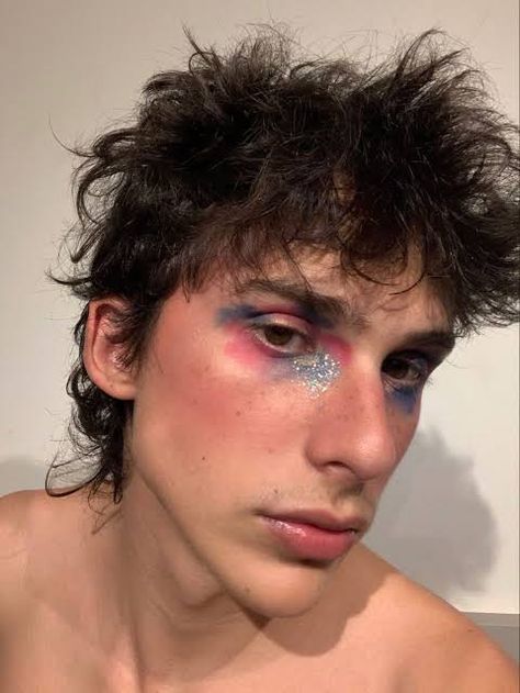 Male Euphoria Makeup, Euphoria Men Makeup, Boy Makeup Looks, Men Makeup Aesthetic, Guys With Makeup, Boys With Makeup, Men With Makeup, Male Makeup Looks, Look Euphoria