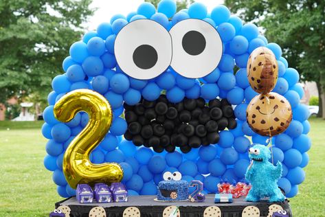 Cookie Monster #cookiemonsterparty Cookie Monster Balloons, Cookie Monster Balloon Arch, Monster Balloons, Cookie Monster Party, Monster Cookie, Giant Cookie, Monster Theme, Monster Face, Giant Monsters