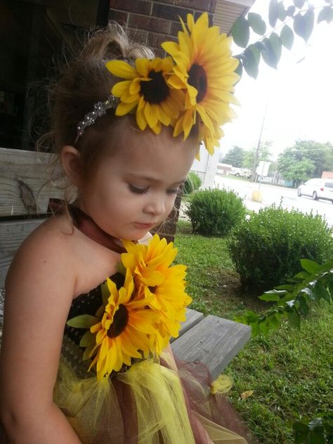 Sunflowers headband and top / tutu dress Sunflower Headband, Tutu Dress, Preschool Crafts, Lei Necklace, Sunflower, Preschool, Quick Saves, Pre School