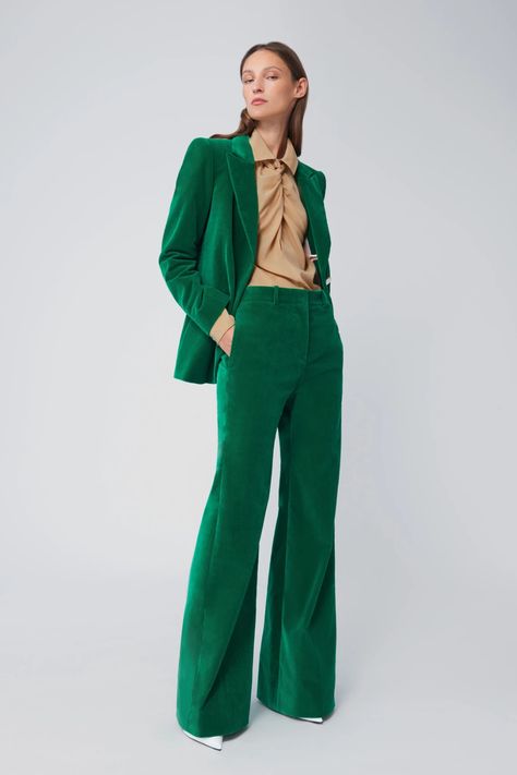 Single Breasted Velvet Jacket In Emerald Green | Victoria Beckham Green Suit Women, Emerald Green Outfit, Green Outfits For Women, Colour Mood, Ladies Coat Design, Female Pose, Green Outfits, Classic Clothing, Look Formal