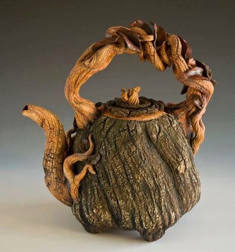 Teapot made out of Wood & Bark Hobbit Hole, Tanah Liat, Coffee Pots, Sticks And Stones, Teapots And Cups, Chocolate Pots, Tree Bark, Tea Service, Tea Pot