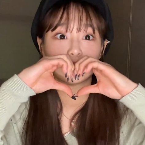 loona chuu lq icon Kpop Emojis, Chuu Loona, Make Your Own Stickers, Make Your Own, Make Your, Black