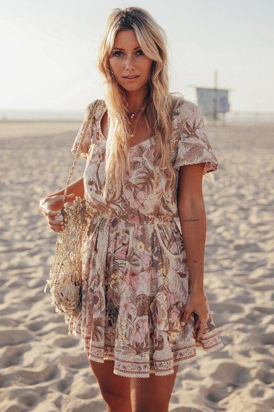 The best hippie festival I visited in a long time and why you will love it too! Looks Hippie, Cute Work Outfits, Spell Designs, Boho Mini Dress, Hippie Festival, Fashion Hacks, Flounce Sleeve, Mom Outfits, Cream Dress